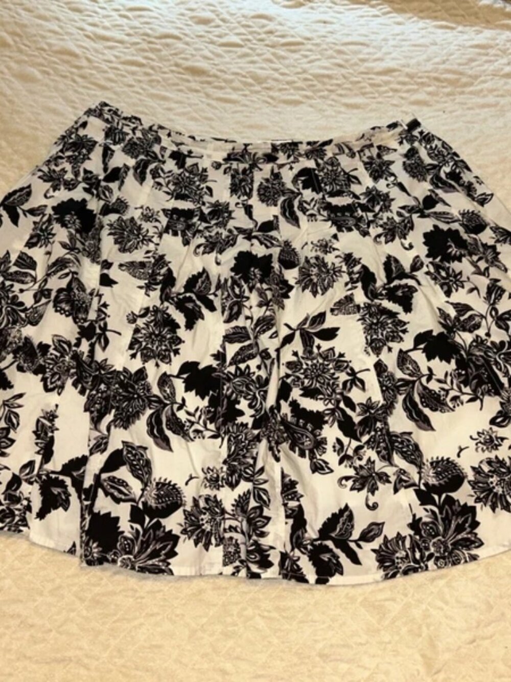 Talbots white black and gray floral a line full pleated skirt 18 XL